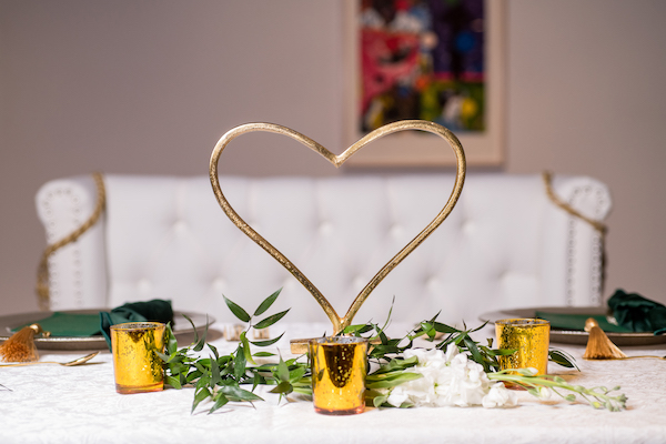 modern gold wire heart centerpiece